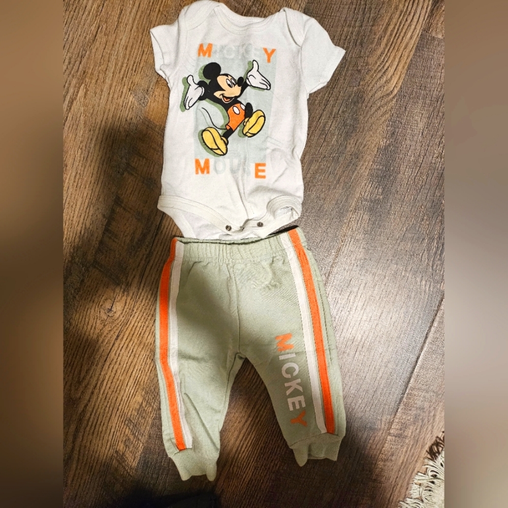 $3for12$2pc DISNEY MICKEY MOUSE OUTFIT